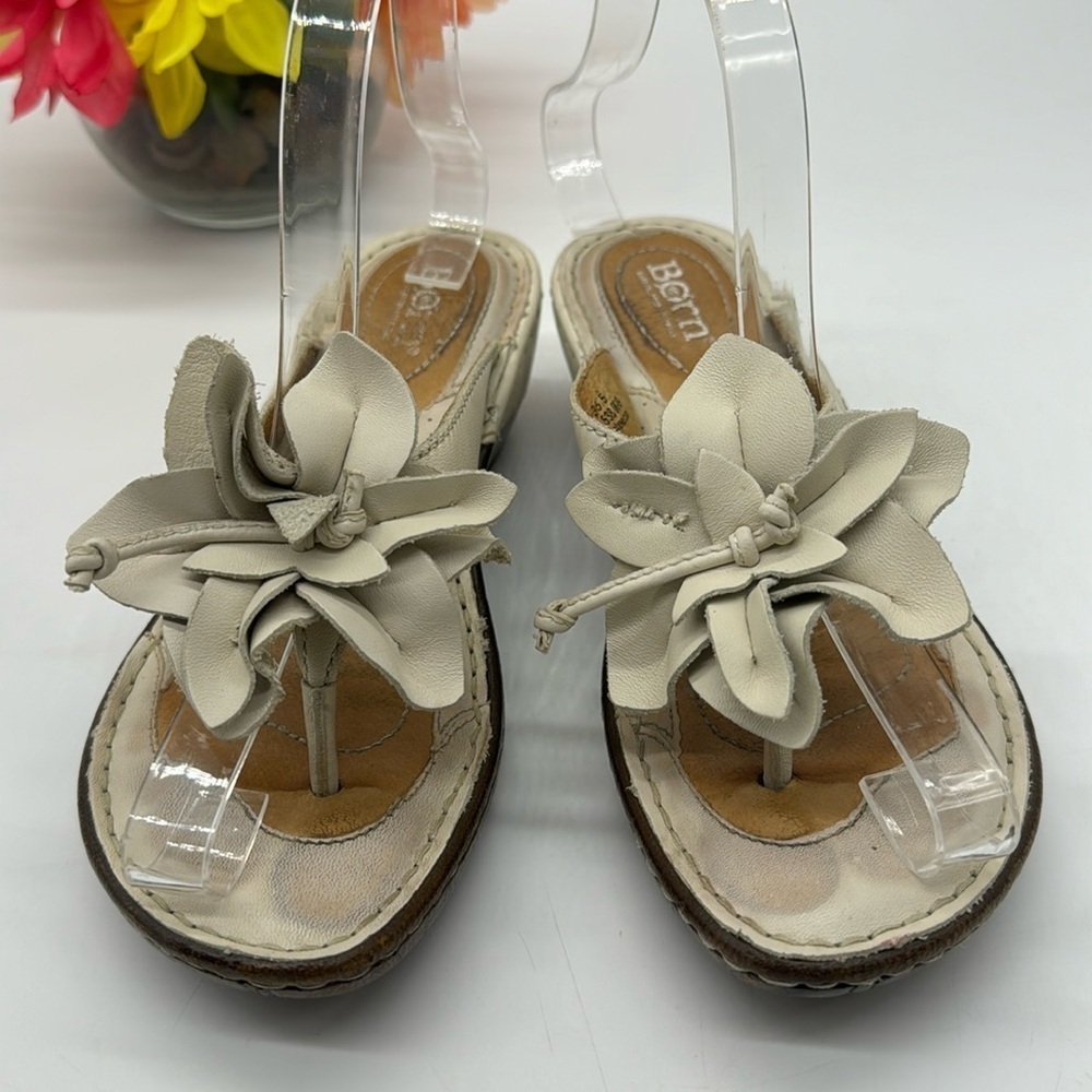 Born Off White Flower Embellished Leather thong Sandal Size 6 FFT6307